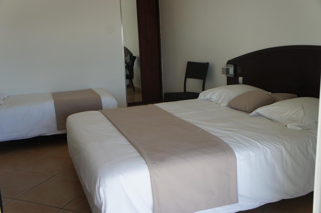 Agay Beach Hotel Saint-Raphael  Phòng bức ảnh